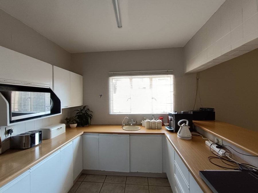 8 Bedroom Property for Sale in Eldoraigne Gauteng