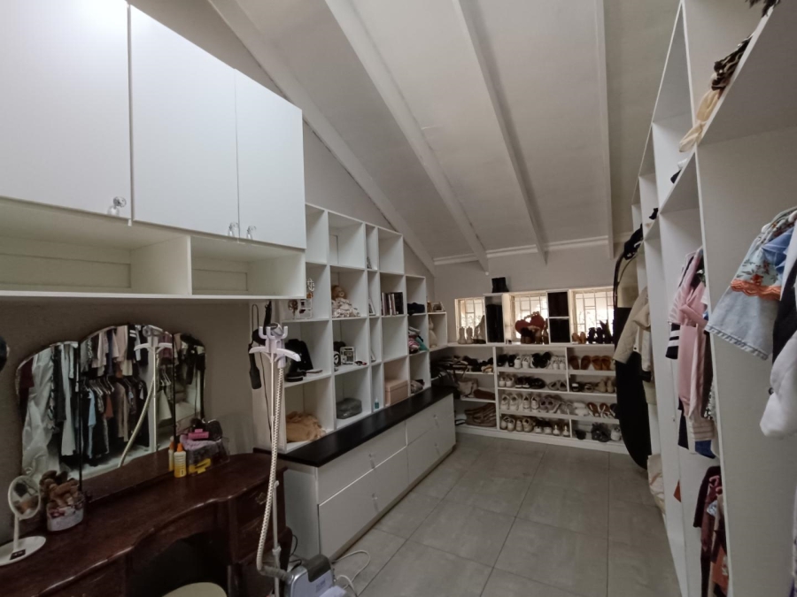 8 Bedroom Property for Sale in Eldoraigne Gauteng