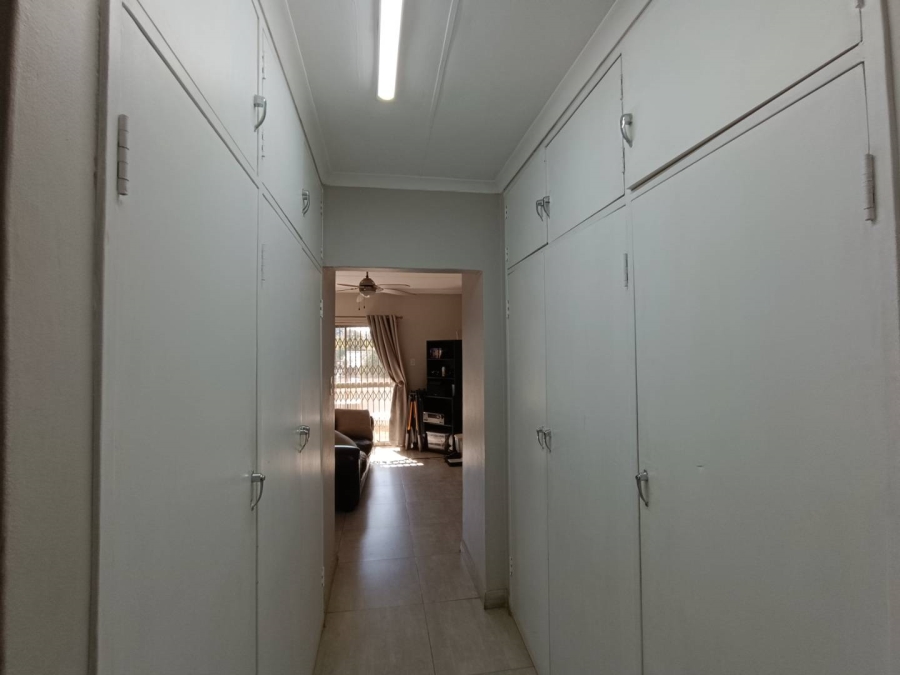 8 Bedroom Property for Sale in Eldoraigne Gauteng
