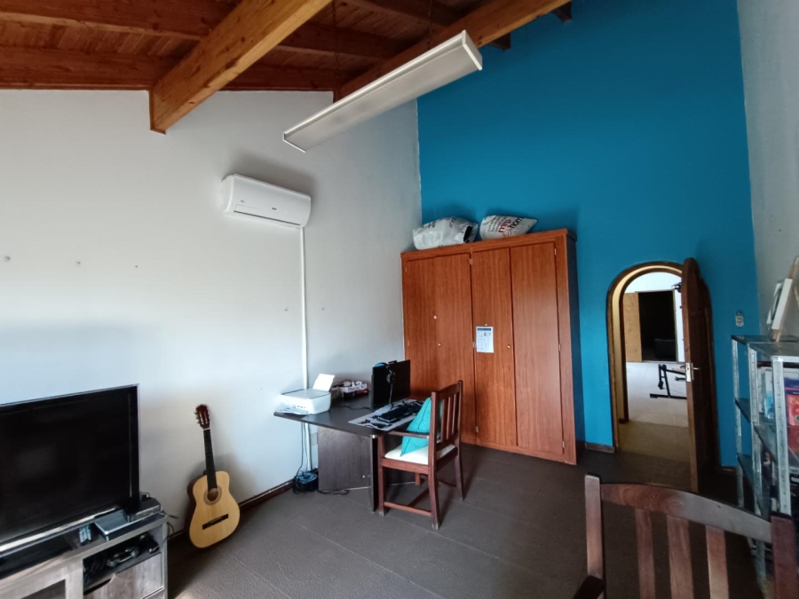 8 Bedroom Property for Sale in Eldoraigne Gauteng