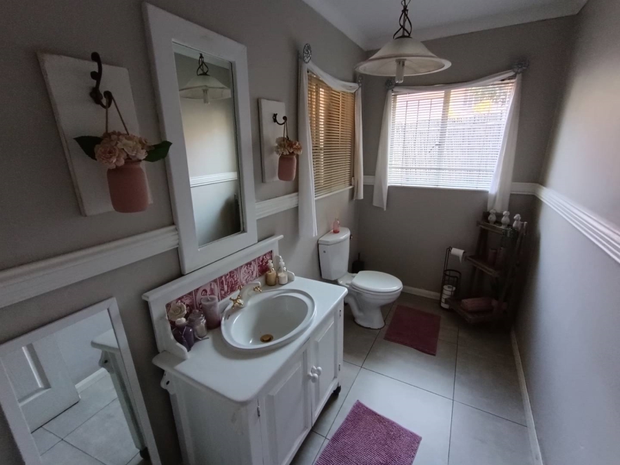 8 Bedroom Property for Sale in Eldoraigne Gauteng