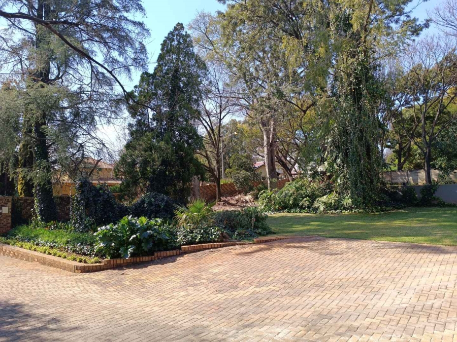 8 Bedroom Property for Sale in Eldoraigne Gauteng
