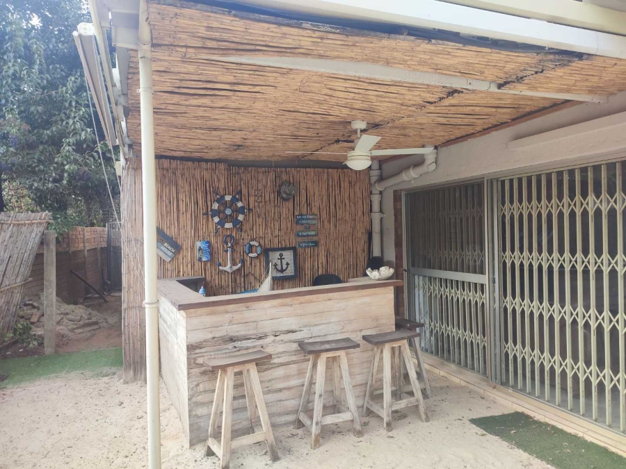 8 Bedroom Property for Sale in Eldoraigne Gauteng