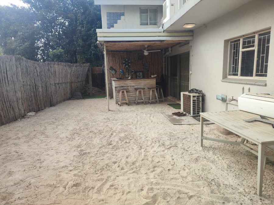 8 Bedroom Property for Sale in Eldoraigne Gauteng