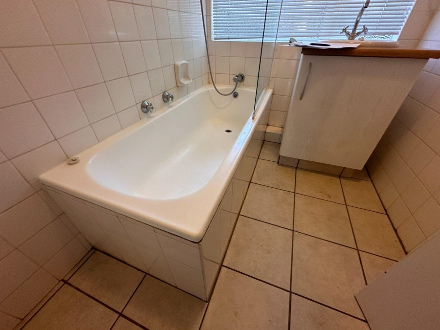 To Let 1 Bedroom Property for Rent in Northcliff Gauteng