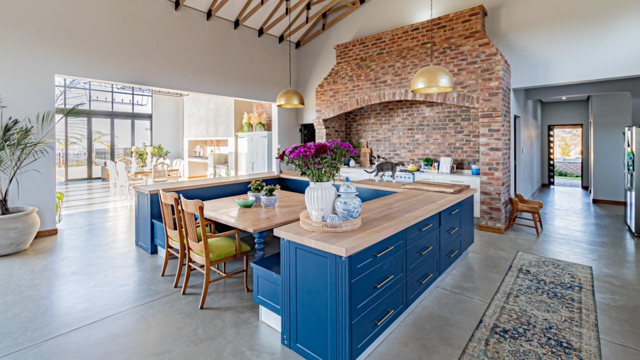 5 Bedroom Property for Sale in Honingklip A H Gauteng