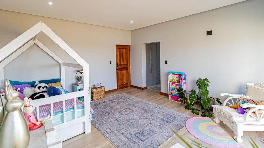 5 Bedroom Property for Sale in Honingklip A H Gauteng