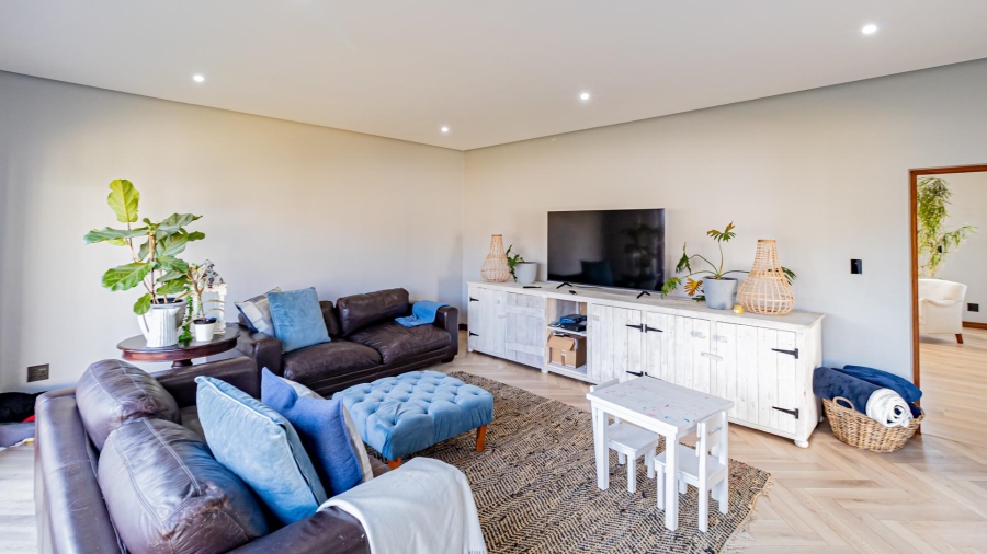 5 Bedroom Property for Sale in Honingklip A H Gauteng