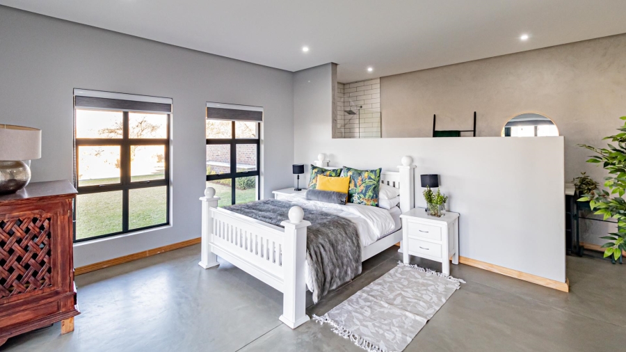 5 Bedroom Property for Sale in Honingklip A H Gauteng