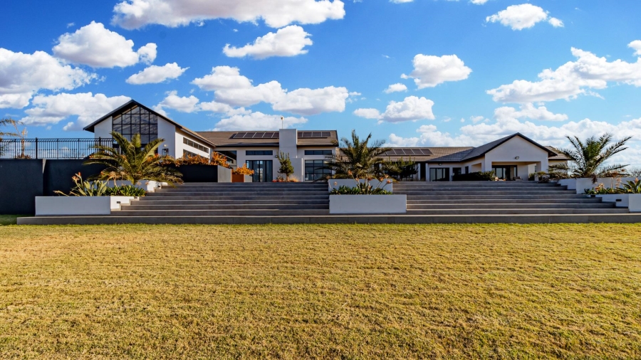 5 Bedroom Property for Sale in Honingklip A H Gauteng