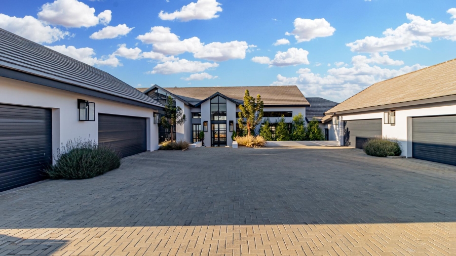 5 Bedroom Property for Sale in Honingklip A H Gauteng