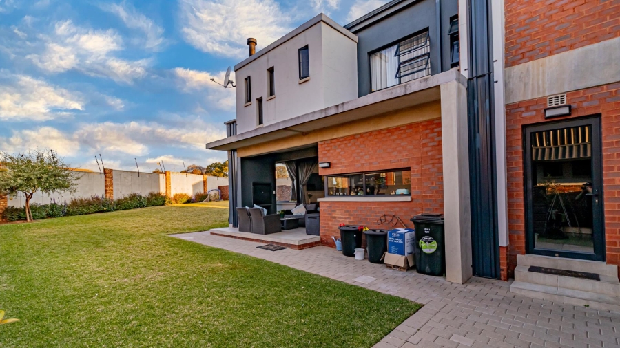 To Let 4 Bedroom Property for Rent in North Riding Gauteng