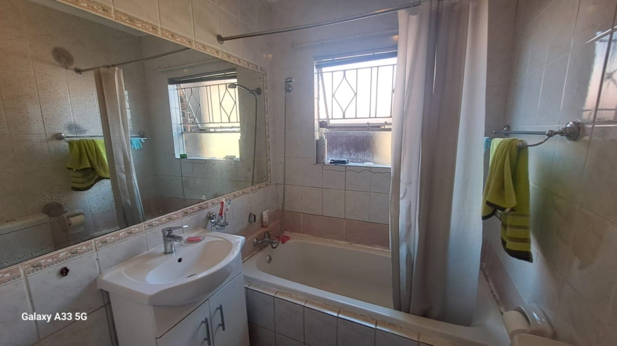 3 Bedroom Property for Sale in Buccleuch Gauteng