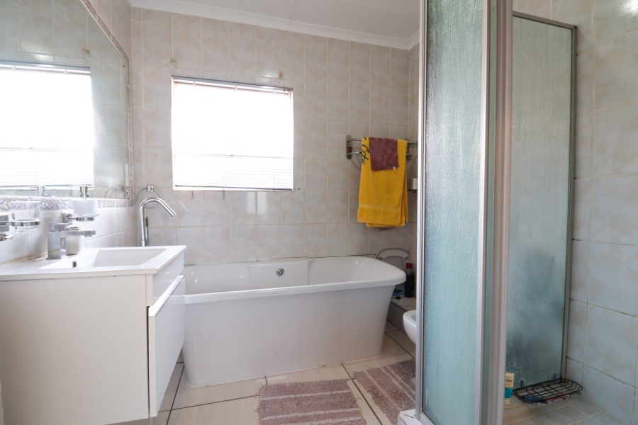 3 Bedroom Property for Sale in Buccleuch Gauteng