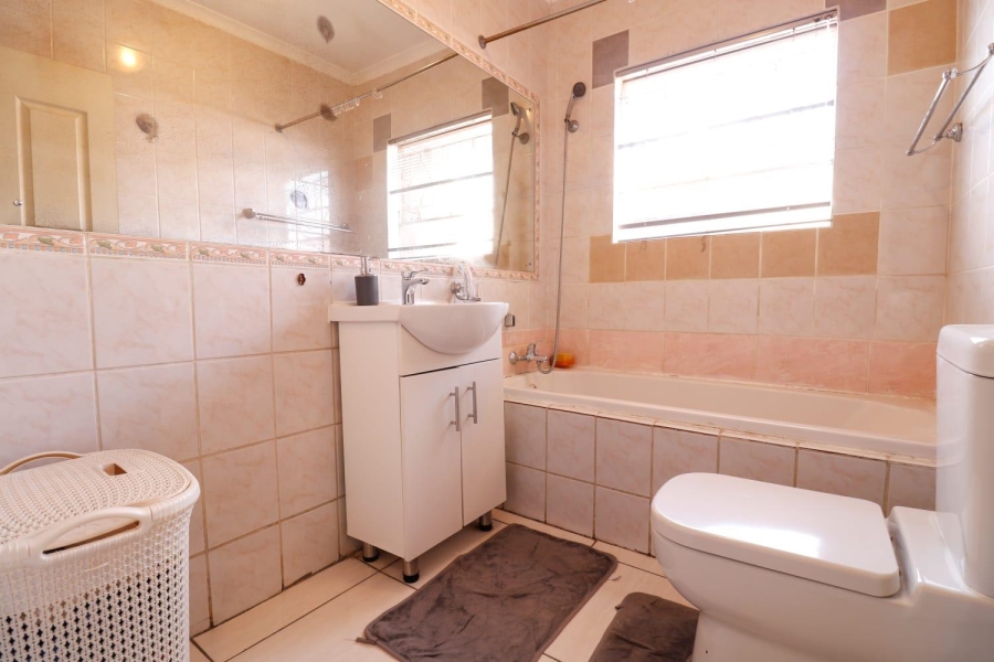 3 Bedroom Property for Sale in Buccleuch Gauteng