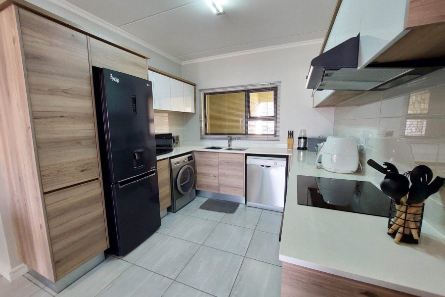 To Let 2 Bedroom Property for Rent in Waterfall Gauteng