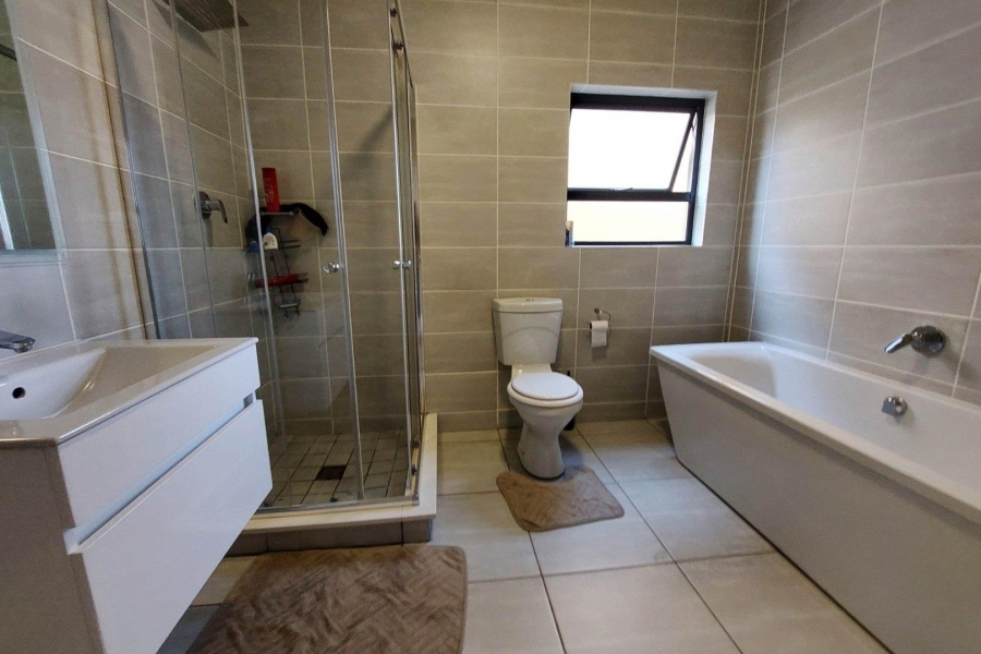 To Let 2 Bedroom Property for Rent in Waterfall Gauteng