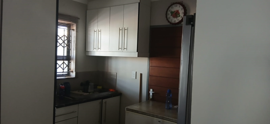 2 Bedroom Property for Sale in Clayville Gauteng