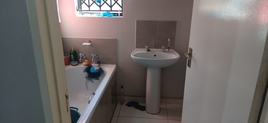 2 Bedroom Property for Sale in Clayville Gauteng