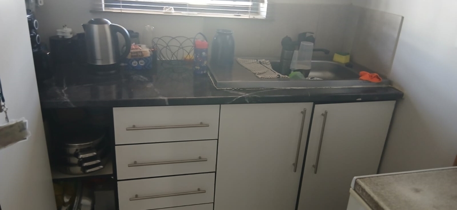 2 Bedroom Property for Sale in Clayville Gauteng