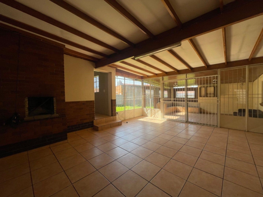To Let 4 Bedroom Property for Rent in Birchleigh Gauteng