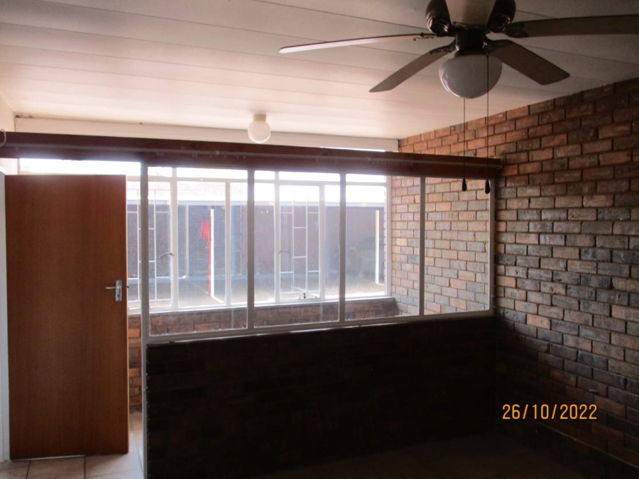 To Let 2 Bedroom Property for Rent in Annlin Gauteng