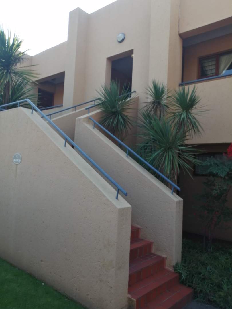 To Let 2 Bedroom Property for Rent in Waterkloof Ridge Gauteng