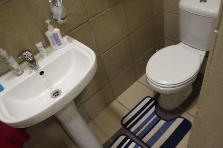To Let 1 Bedroom Property for Rent in Die Hoewes Gauteng