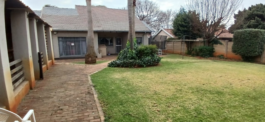 5 Bedroom Property for Sale in Edleen Gauteng
