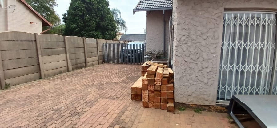 5 Bedroom Property for Sale in Edleen Gauteng