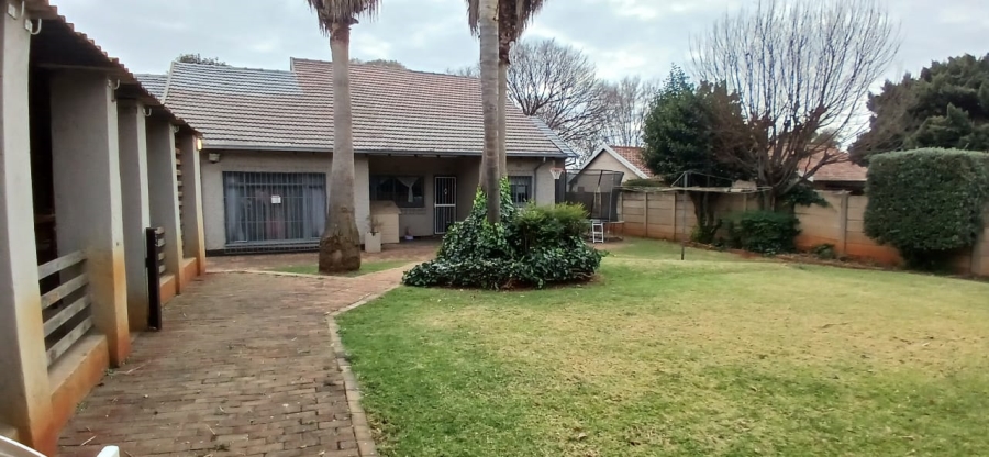 5 Bedroom Property for Sale in Edleen Gauteng
