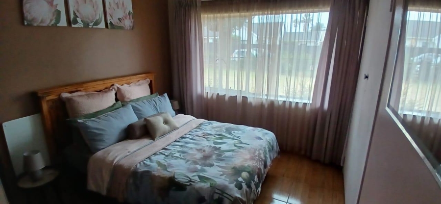 5 Bedroom Property for Sale in Edleen Gauteng