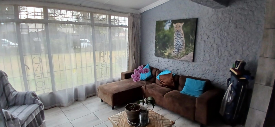 5 Bedroom Property for Sale in Edleen Gauteng