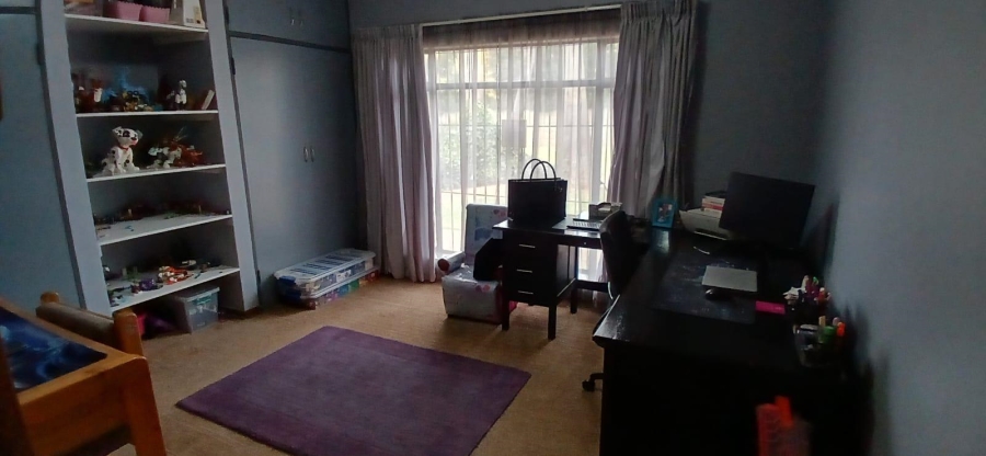 5 Bedroom Property for Sale in Edleen Gauteng