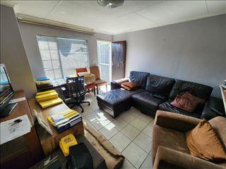 1 Bedroom Property for Sale in Glen Marais Gauteng