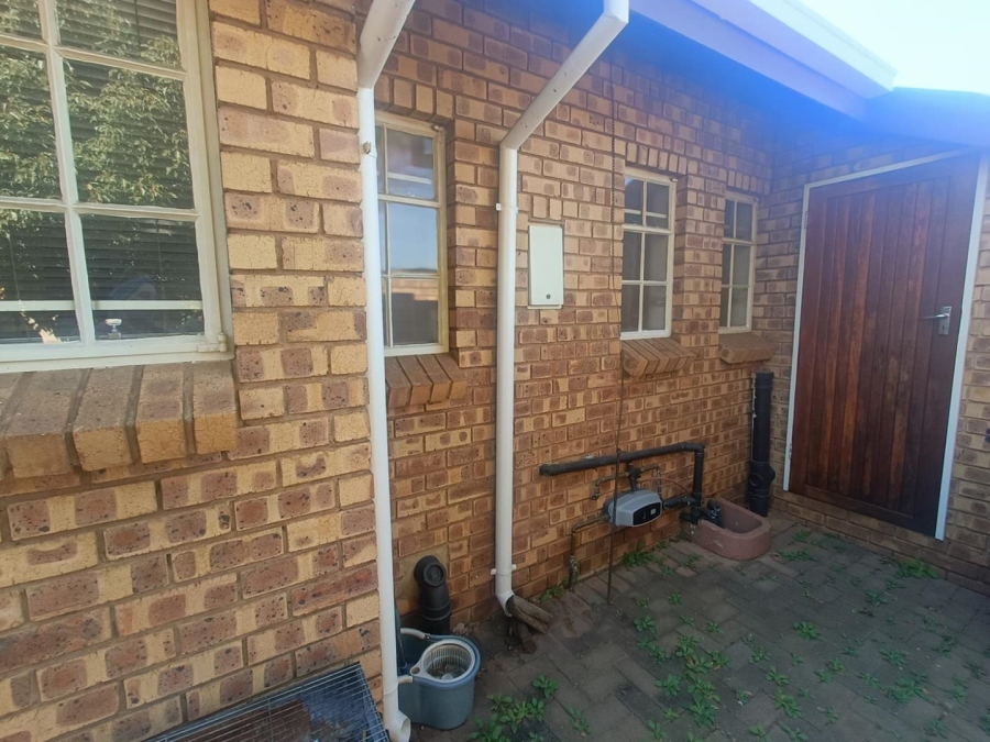 2 Bedroom Property for Sale in Zwartkop Gauteng