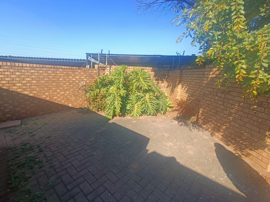 2 Bedroom Property for Sale in Zwartkop Gauteng