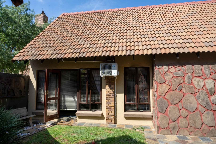 3 Bedroom Property for Sale in Glen Marais Gauteng