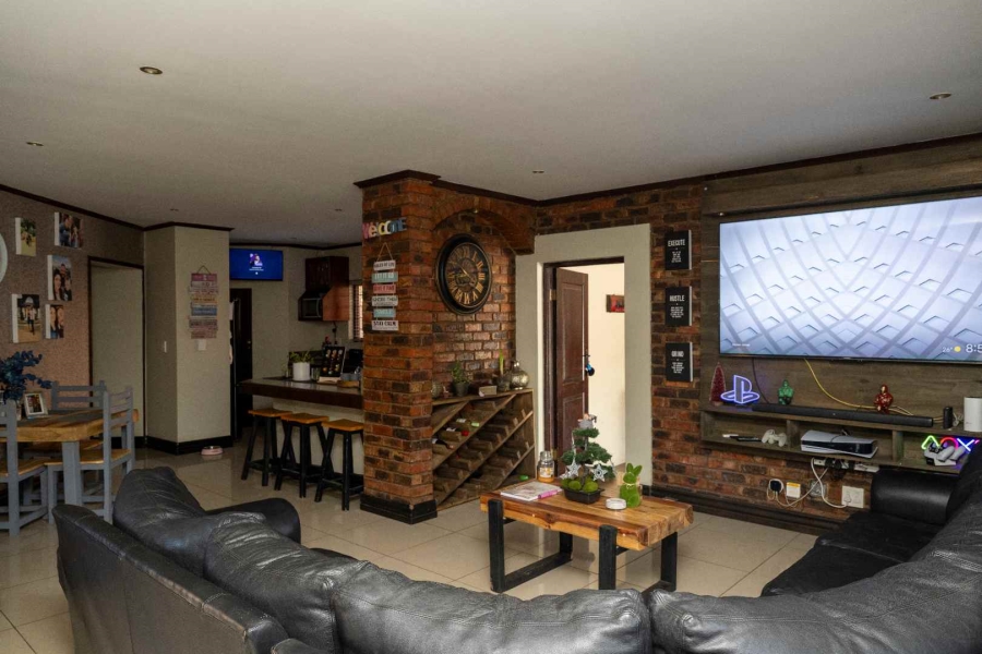 3 Bedroom Property for Sale in Glen Marais Gauteng