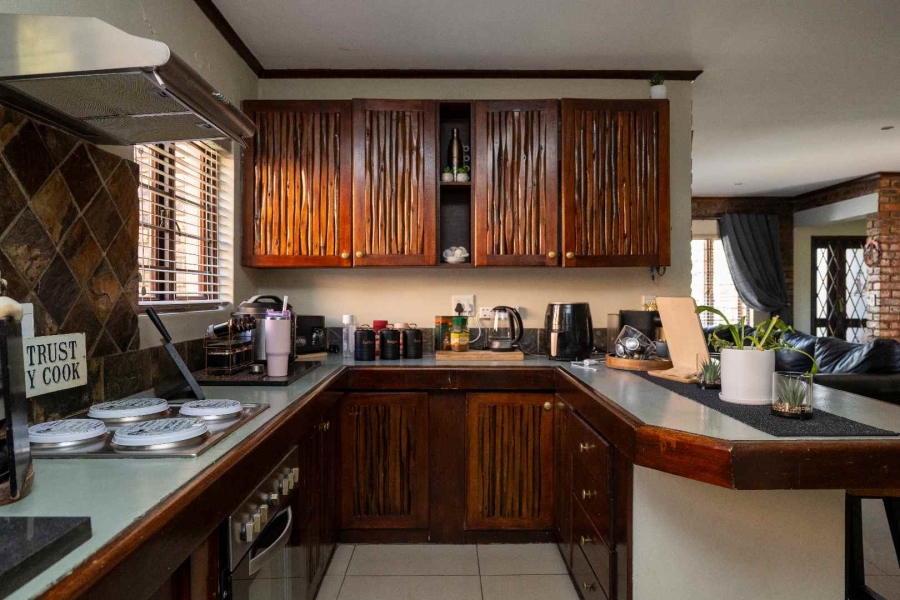 3 Bedroom Property for Sale in Glen Marais Gauteng