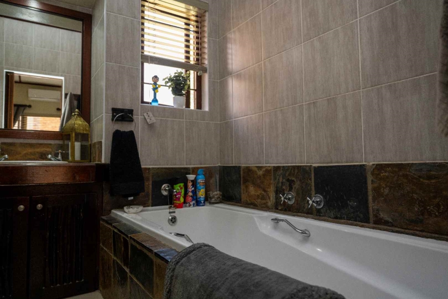 3 Bedroom Property for Sale in Glen Marais Gauteng