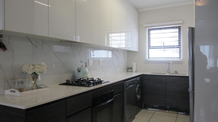 3 Bedroom Property for Sale in Oakdene Gauteng