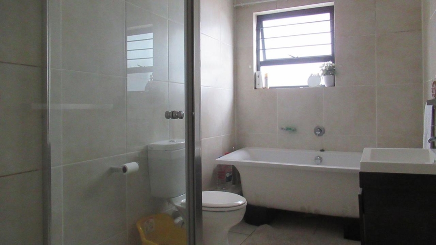 3 Bedroom Property for Sale in Oakdene Gauteng