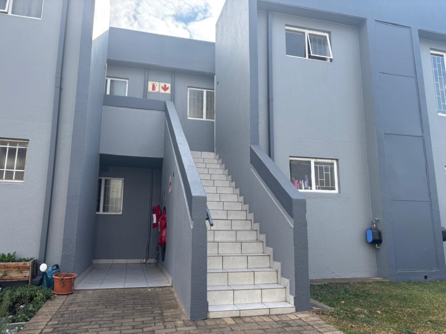 2 Bedroom Property for Sale in Mulbarton Gauteng