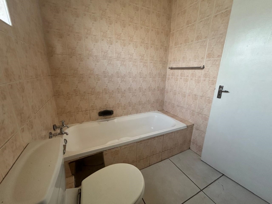 2 Bedroom Property for Sale in Mulbarton Gauteng