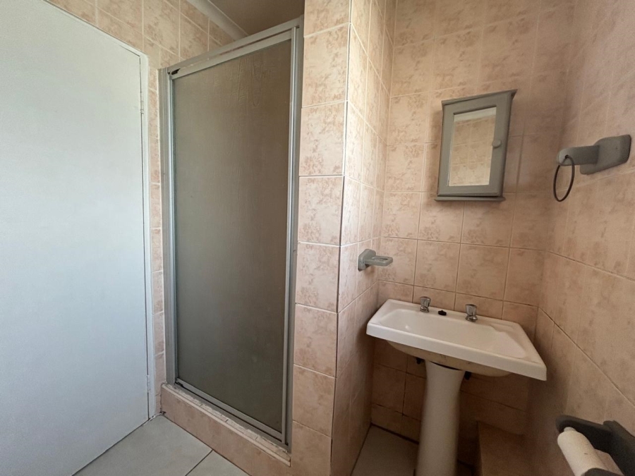 2 Bedroom Property for Sale in Mulbarton Gauteng