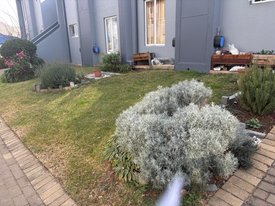 2 Bedroom Property for Sale in Mulbarton Gauteng