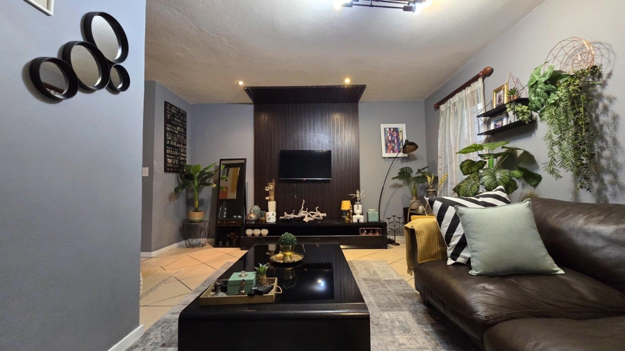 3 Bedroom Property for Sale in Bassonia Rock Gauteng