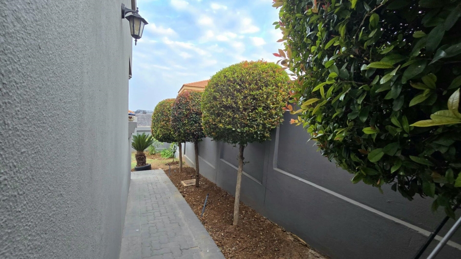 3 Bedroom Property for Sale in Bassonia Rock Gauteng
