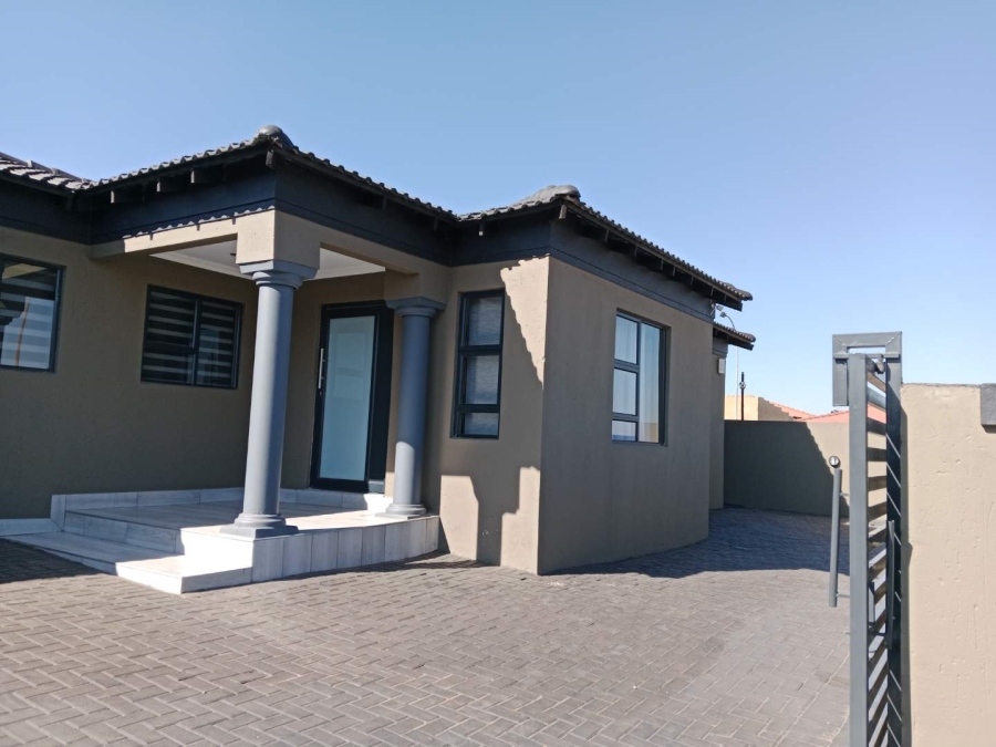 3 Bedroom Property for Sale in Lenasia South Ext 4 Gauteng